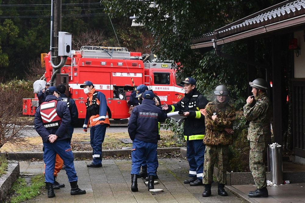 mange mænd i brandudstyr