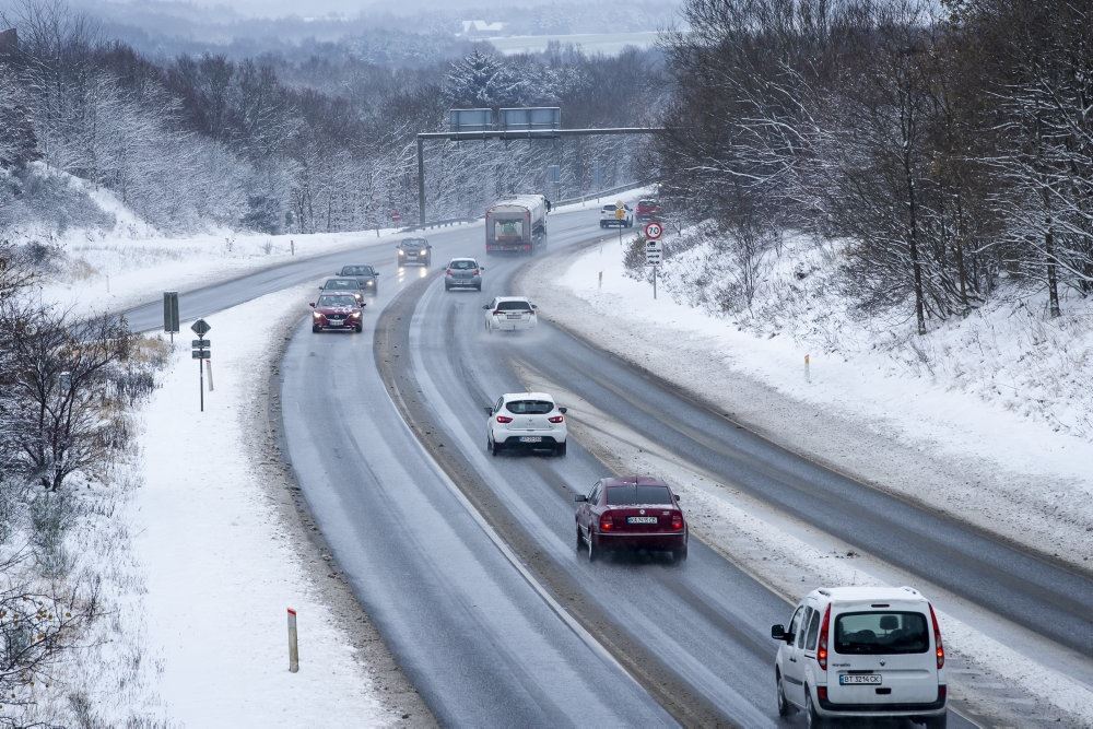 Sne på en motorvej