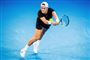 tennisspiller i aktion på banen
