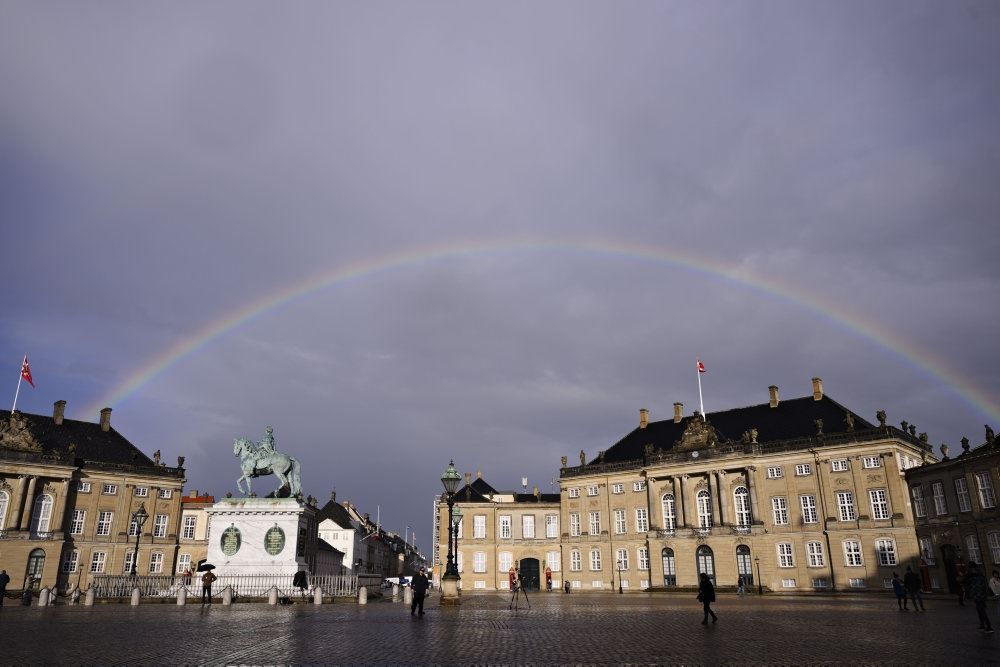 regnbue over amalienborg 