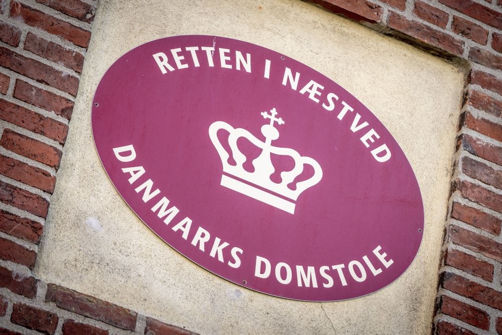 skilt foran retten i næstved