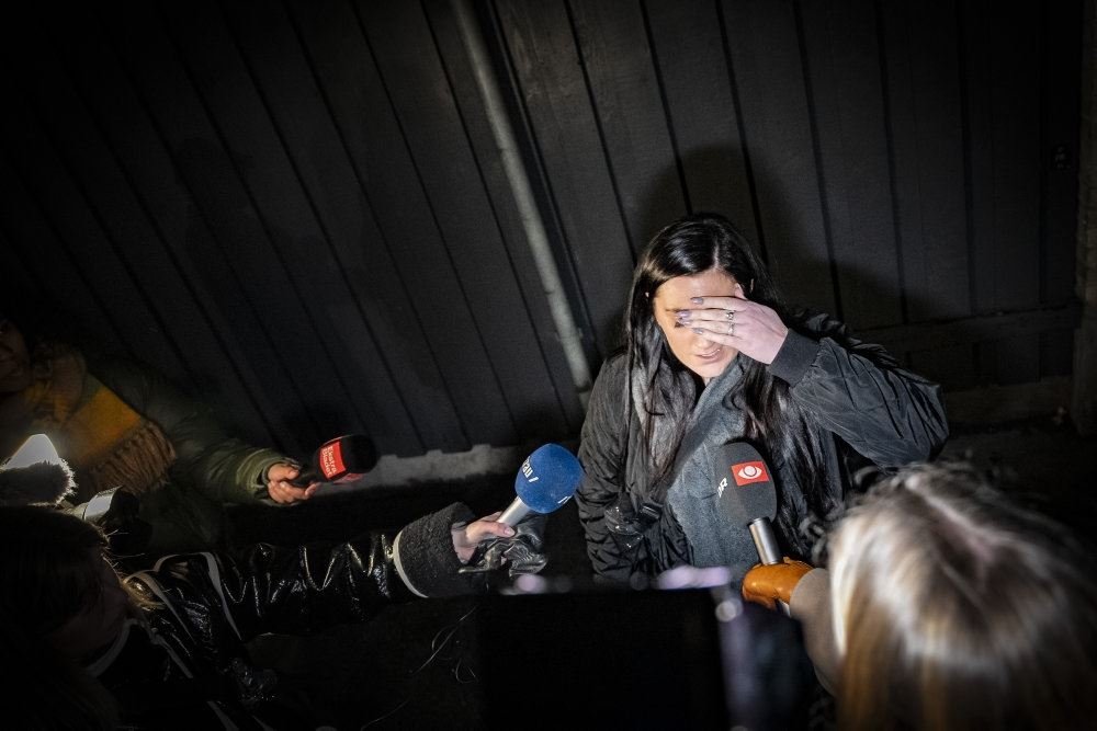 kvinde interviewes 