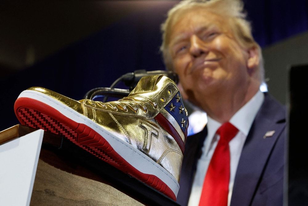 Trump med en gylden sko
