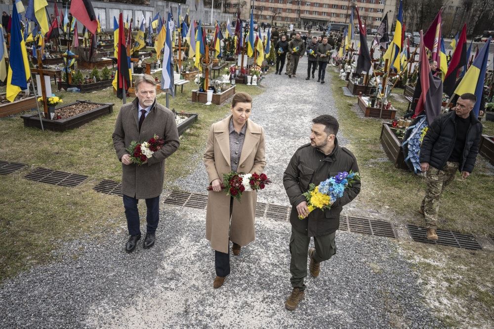 Mette Frederiksen, Bo Tengberg og Ukraines præsident, Volodymyr Zelensky