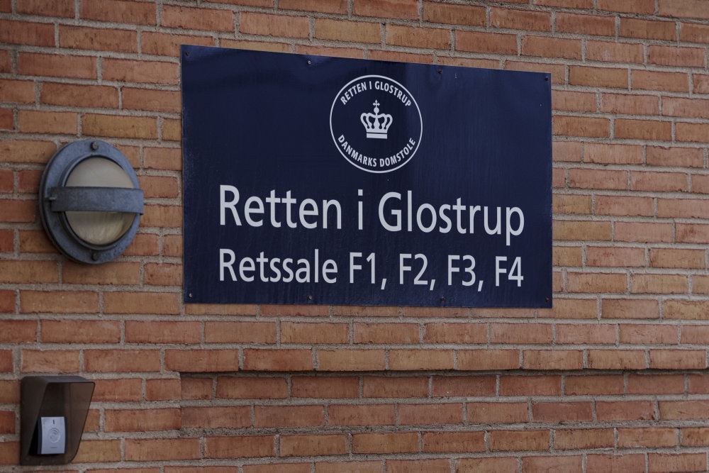 skilt foran Retten i Glostrup 