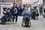 Kørestolsbrugere demonstrerer