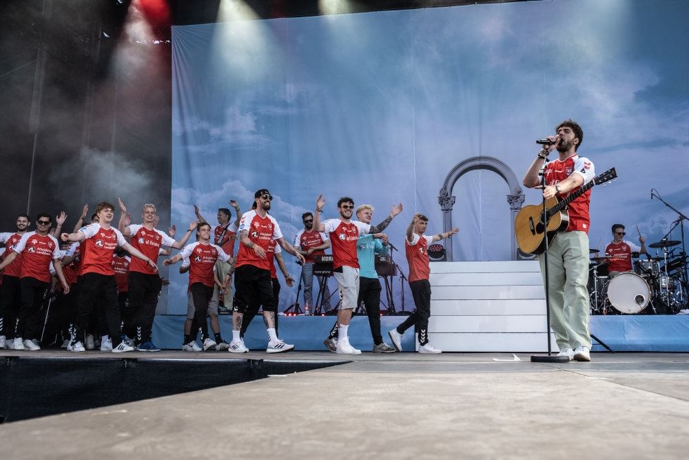 et orkester på en scene