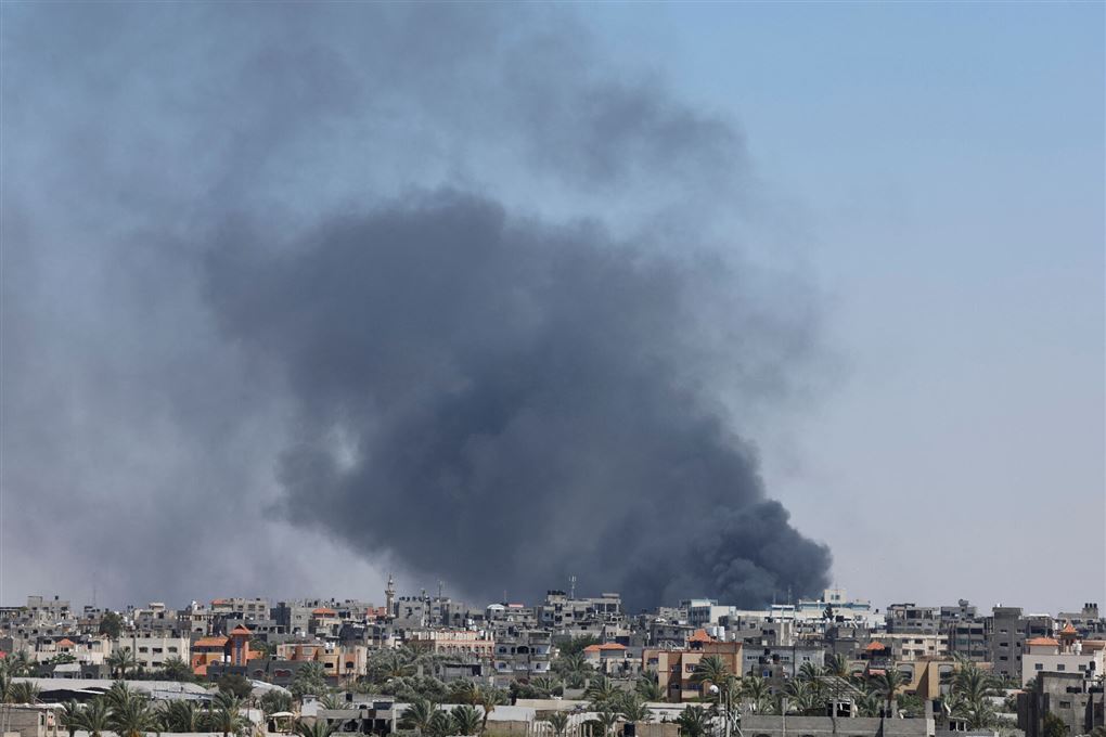 Stor røgsky over Rafah