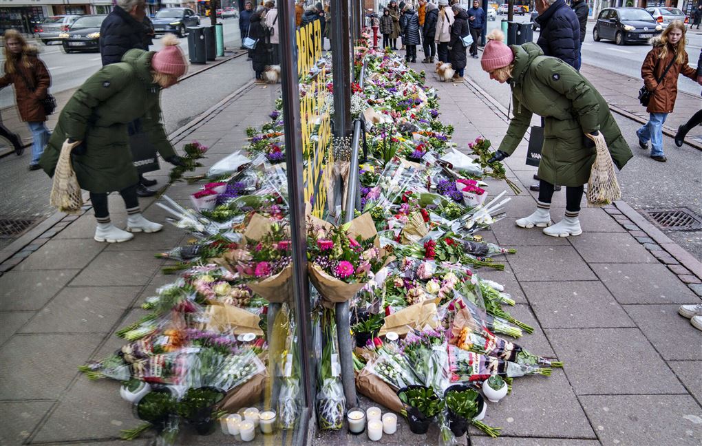 blomster lægges på gaden