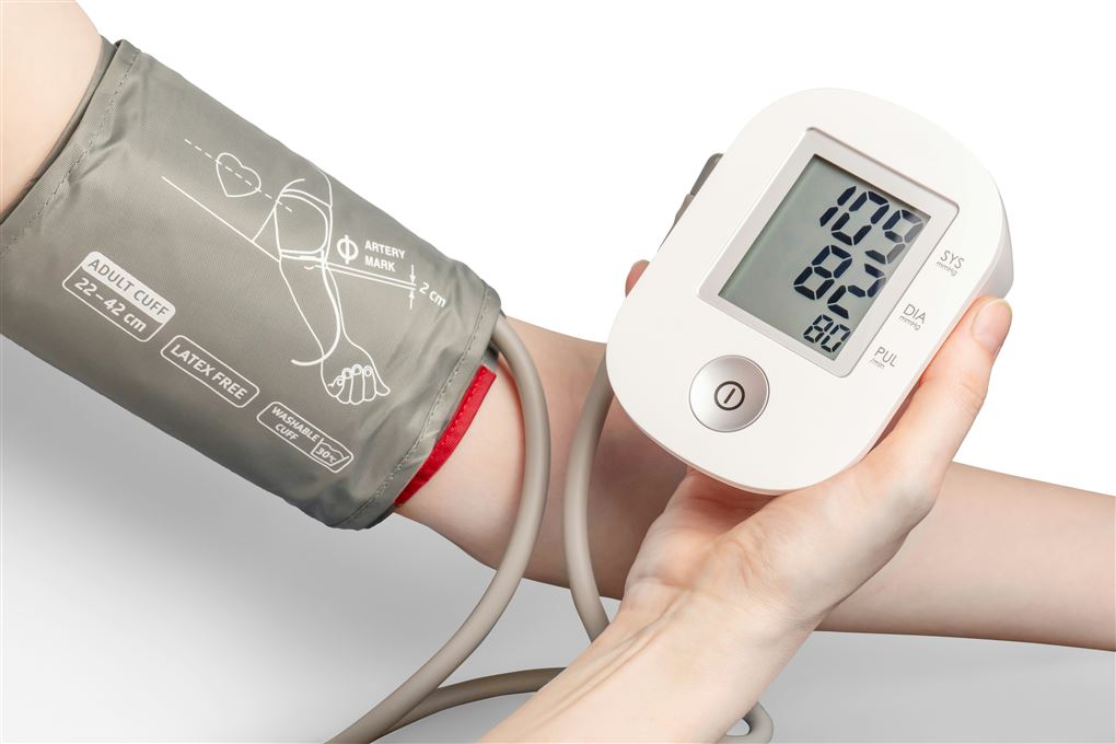 blodtryksmåler på arm
