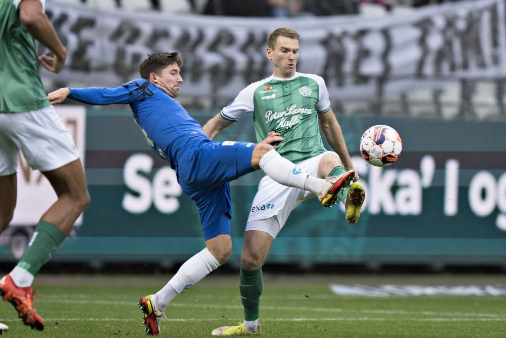 fodboldspillere i aktion