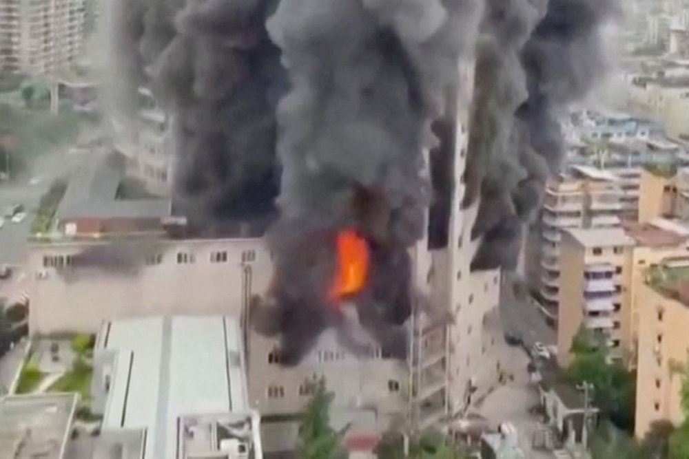 voldsom brand i bygning