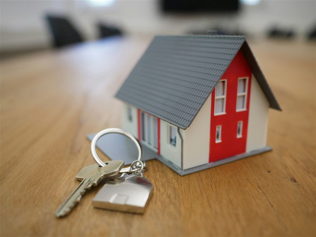 Miniature-hus og nøgle