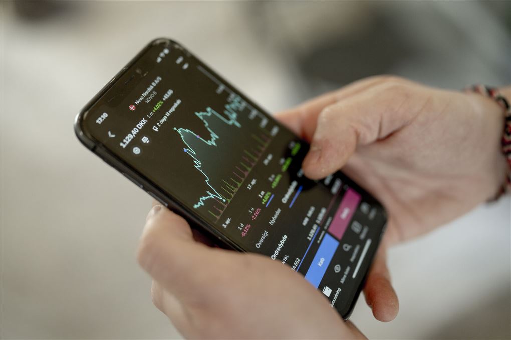 en mobiltelefon med aktiekurser
