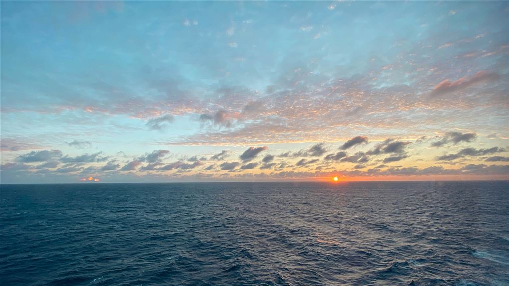 solnedgang over et hav