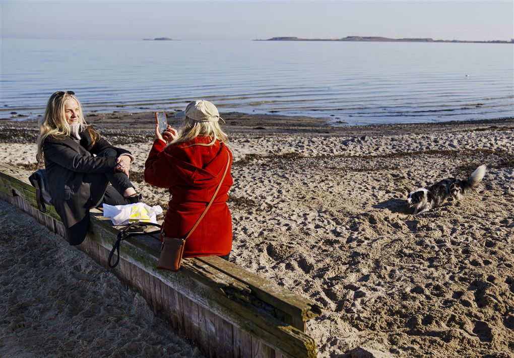 to kvinder på strand
