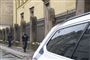 politibil foran synagogen på 