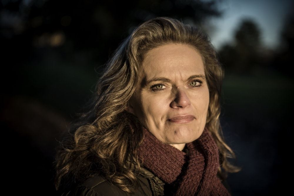 en smilende kvinde