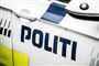 en dør på en politibil