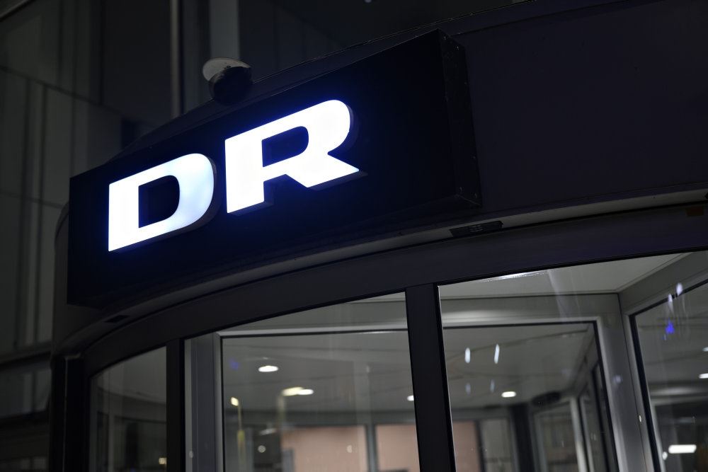 billede af DR-skilt foran indgangen
