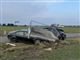 to biler og trailer ligger i grøften