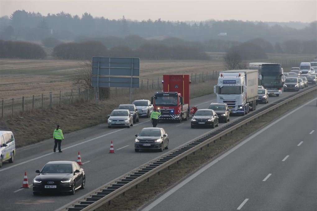 Biler i kø på motorvej