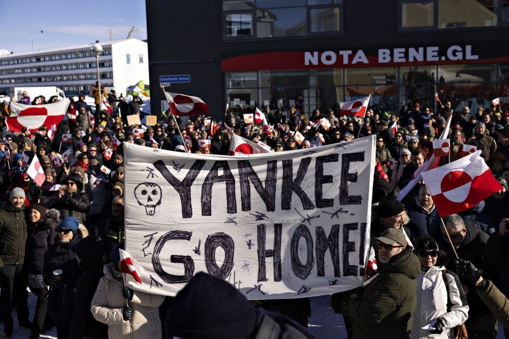 demonstranter med bannere