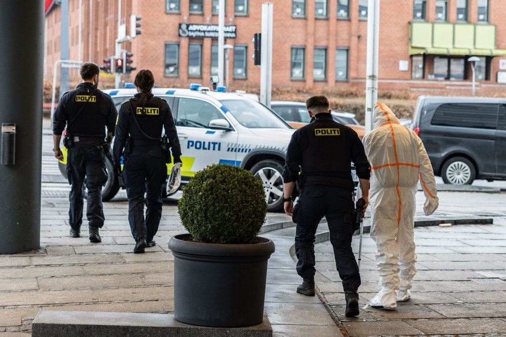 politifolk og politibiler