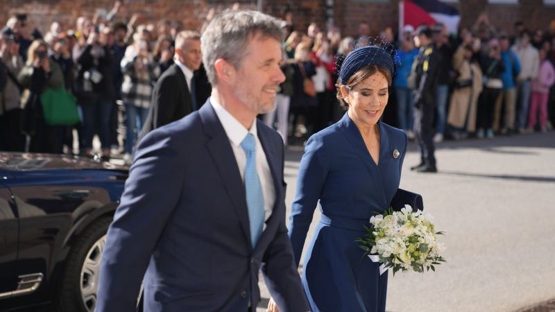 mary og frederik ankommer