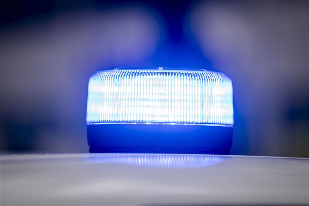 udrykningsblink på taget af politibil