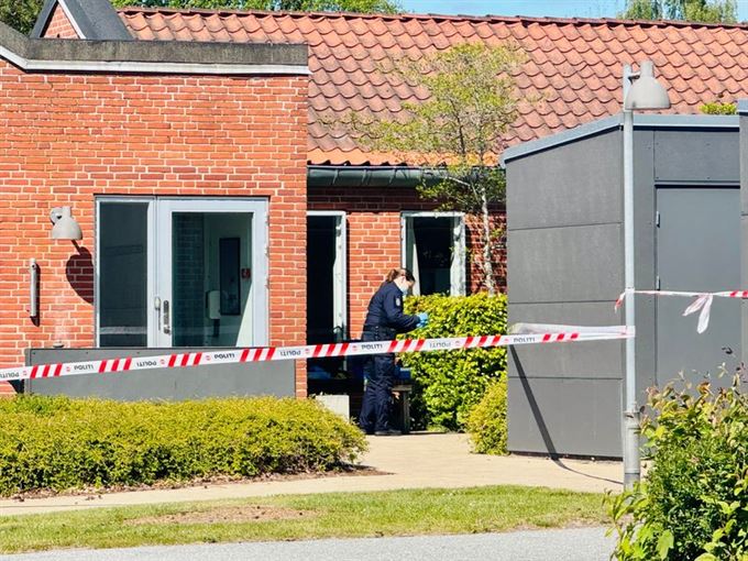 polititekniker bag afspærring