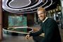 mand poserer i tv-studie