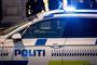 politibil holder på vej 