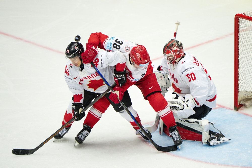ishockeyspillere på isen