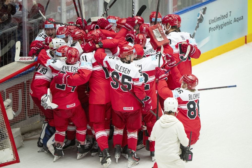 ishockeyspillere på isen