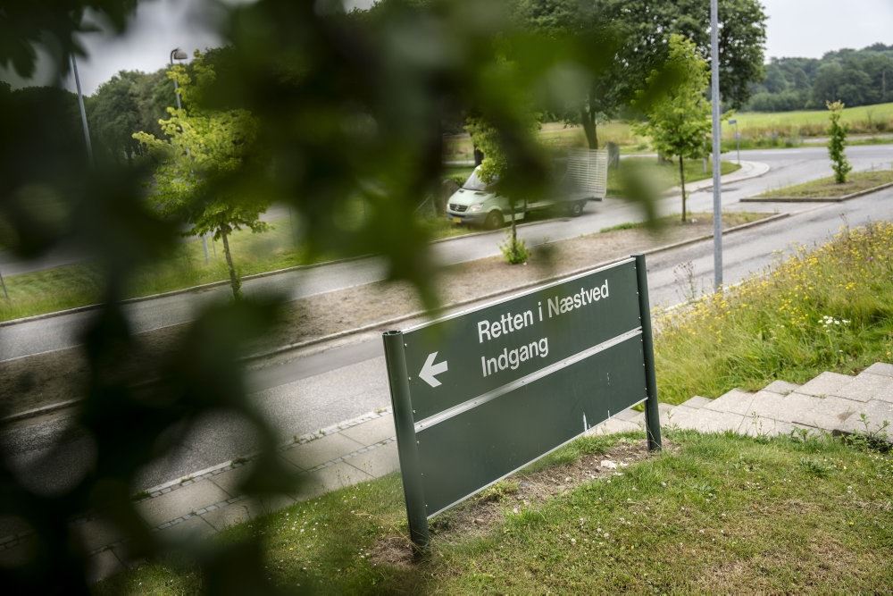 skilt foran retten i næstved