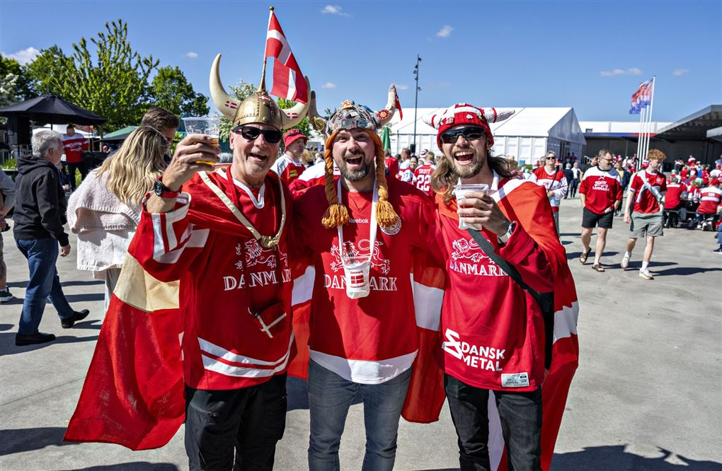 ishockeyfans i solen