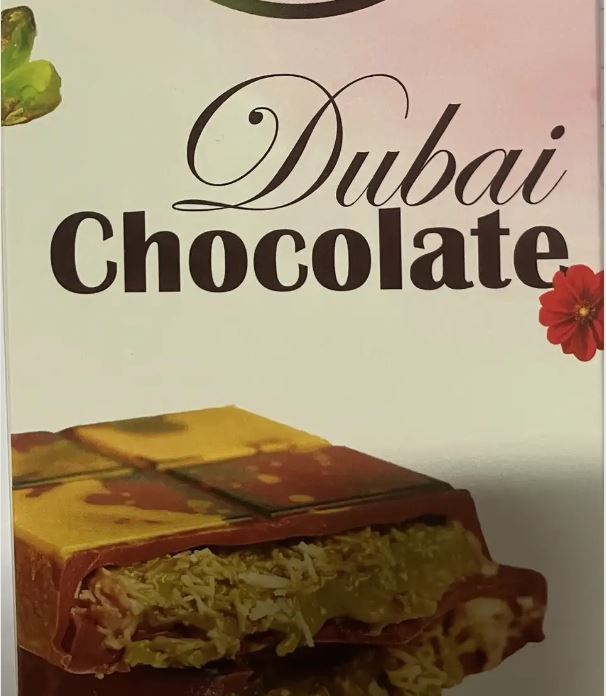 En indpakket chokoladebar fra mærket Royal Sweet