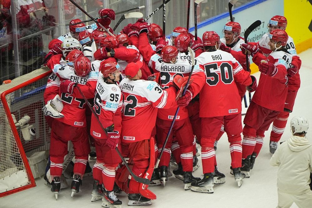 ishockeyspillere jubler