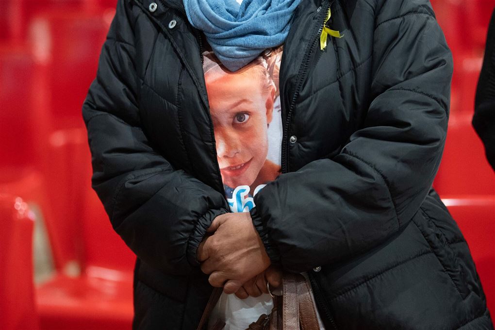 en t-shirt med et billede af en pige