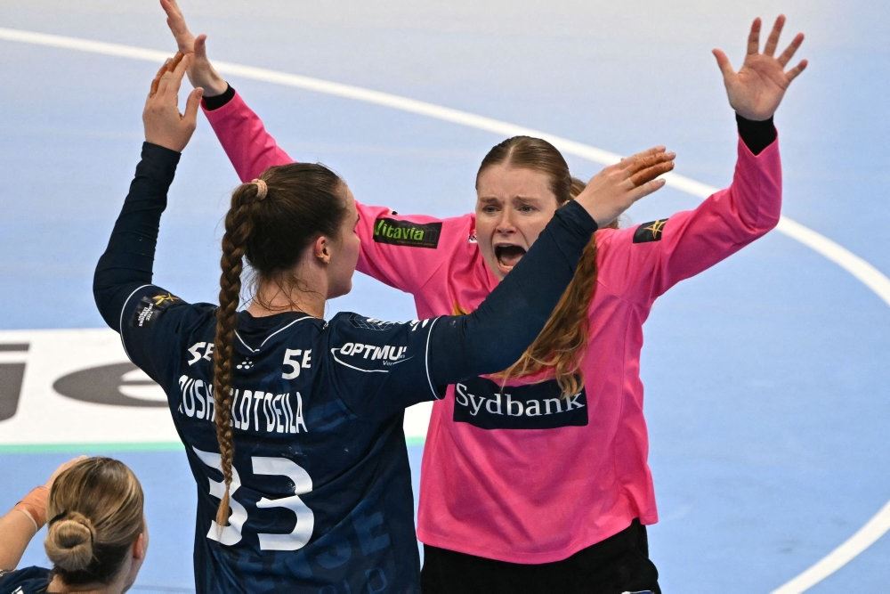 Håndboldspillere jubler