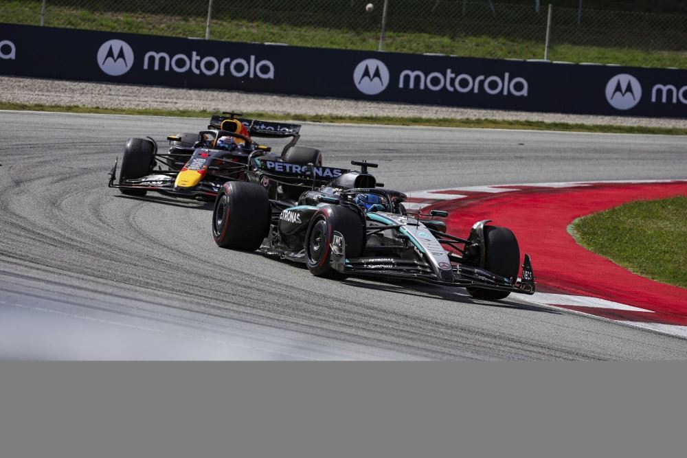 formel 1 racere i sving