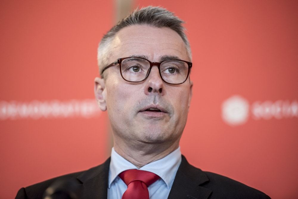 portræt af sass larsen