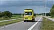 en ambulance på en landevej