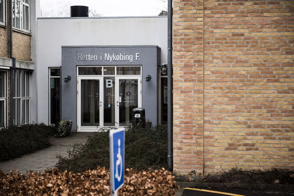 Indgang til retsbygning