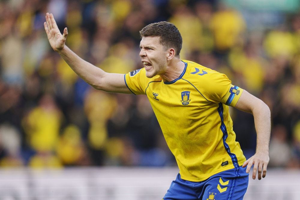 fodboldspiller i gult