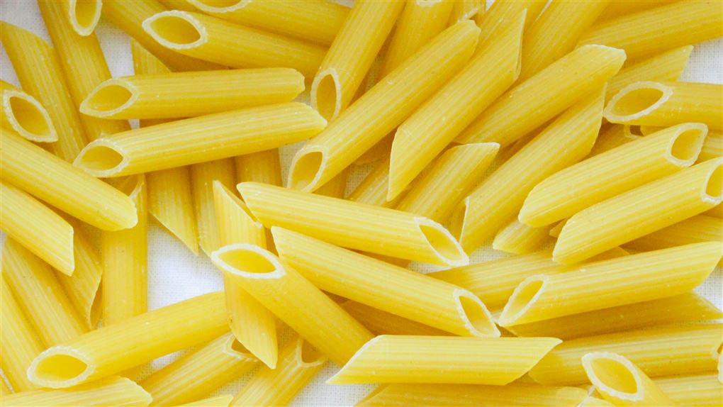 pasta på et bord