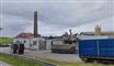 en fabrik der er ramt af brand
