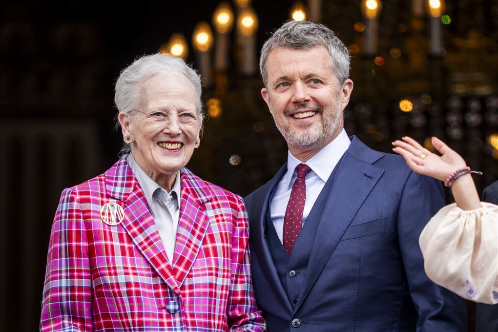 mor og smilende søn