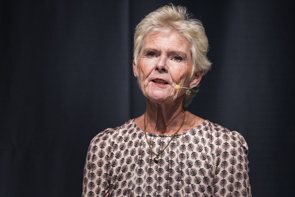 Kvinde på talerstol